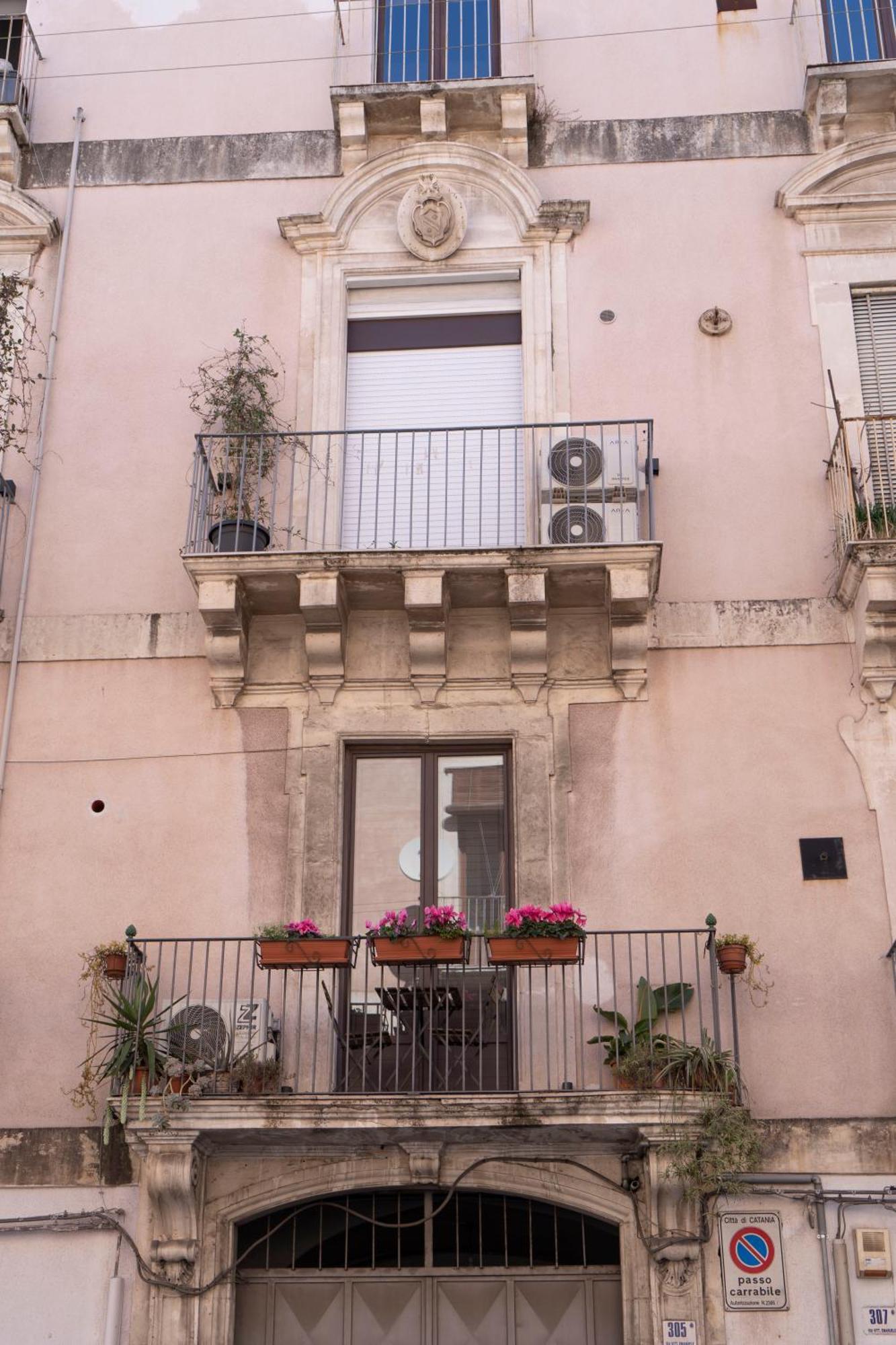 Etna Timeo Central Apartment In Baroque Building Catania Exterior photo